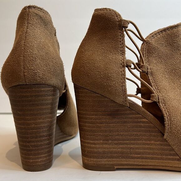 Lucky Brand Reevas Peep Toe Wedge Camel Suede Booties Size 8.5 - Picture 5 of 14